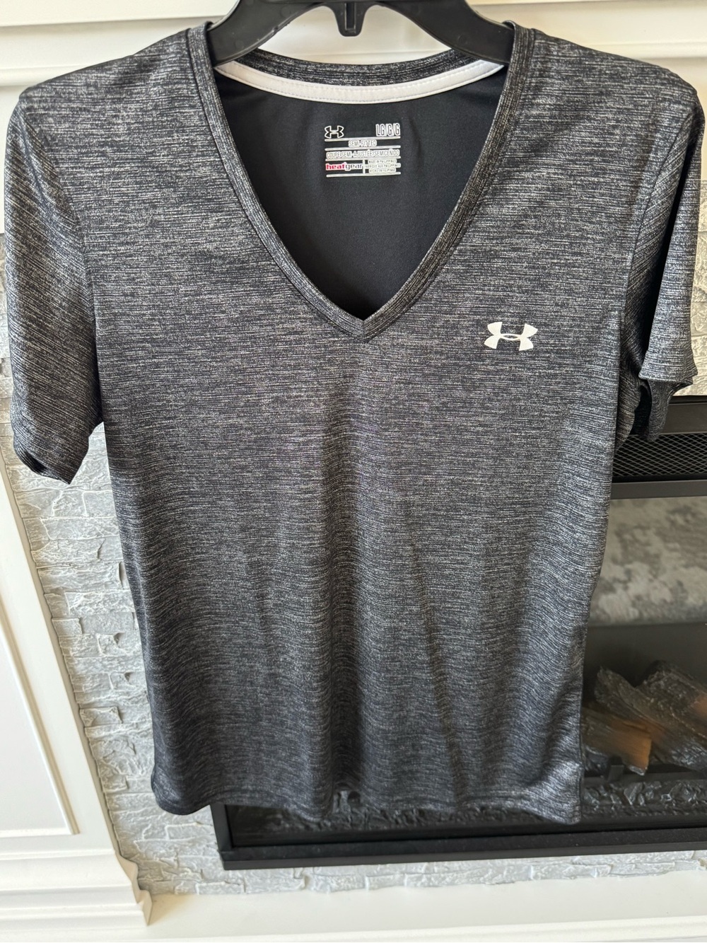 Under Armour Exercise Athletic Tee Women’s Charcoal Heather V-Neck HeatGear
